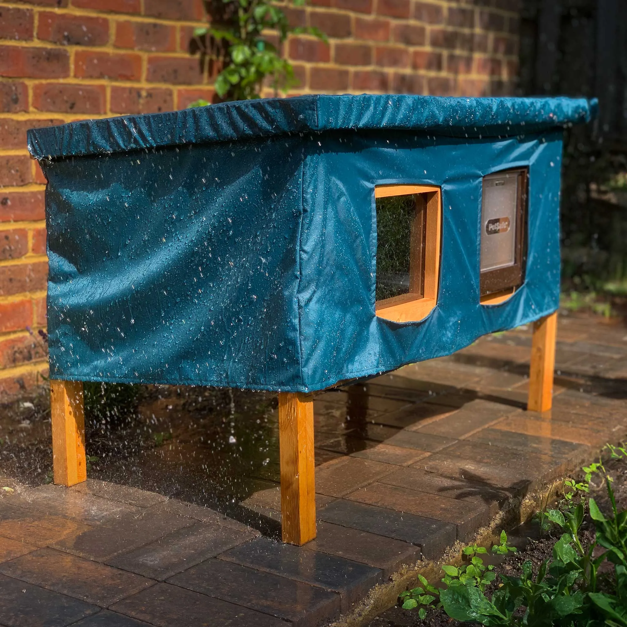 Outdoor XL Self-Heating Cat House Rain Cover