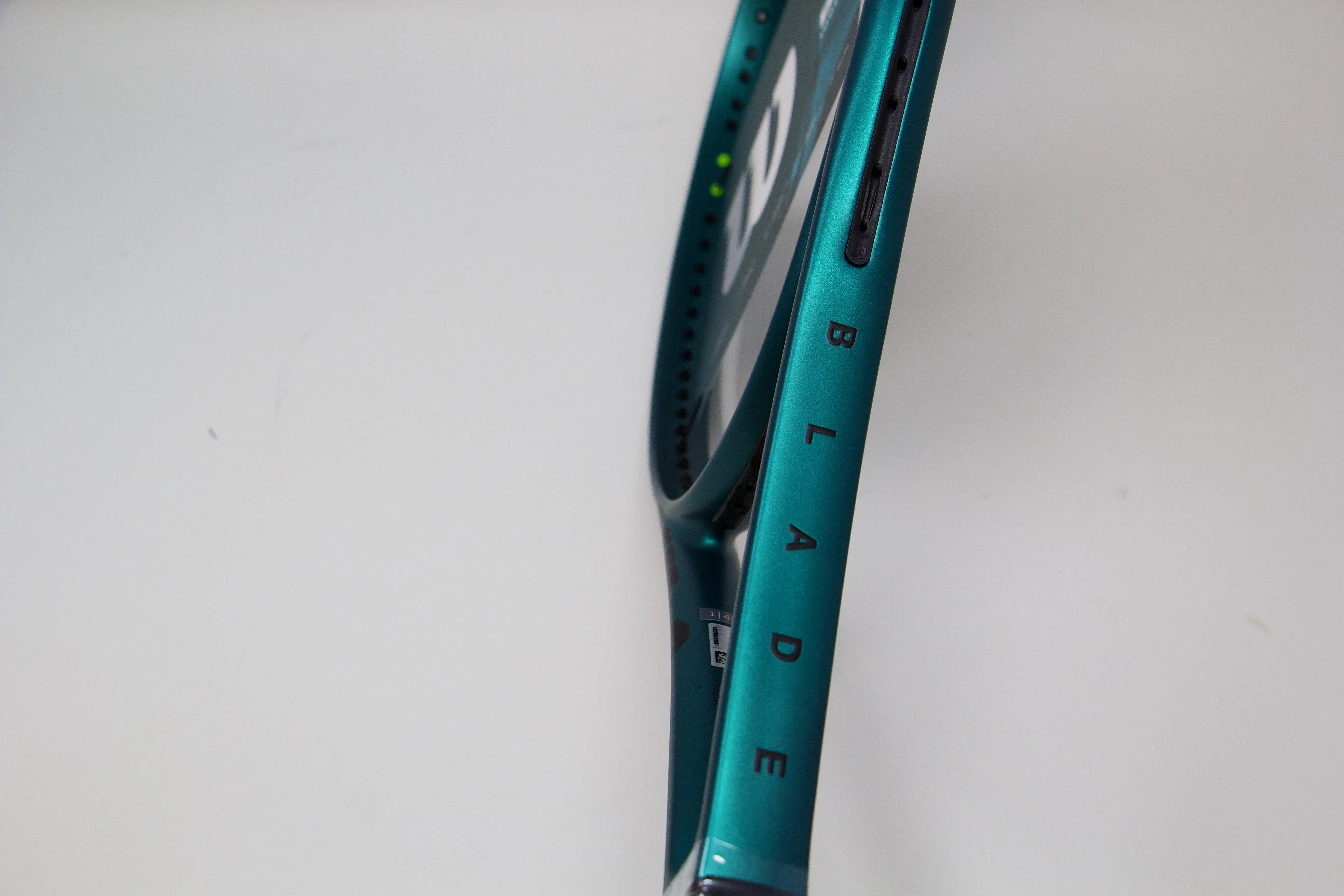 Wilson Blade 100L v9 Tennis Racket